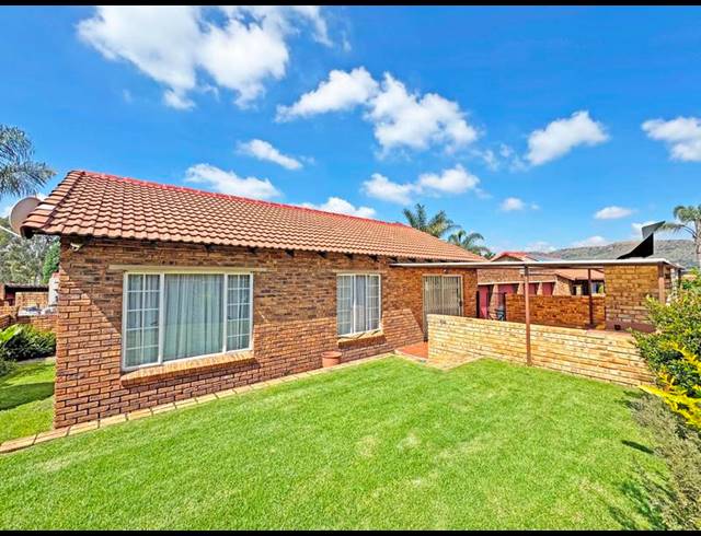 3 BEDROOM TOWNHOUSE FOR SALE IN WILGEHEUWEL